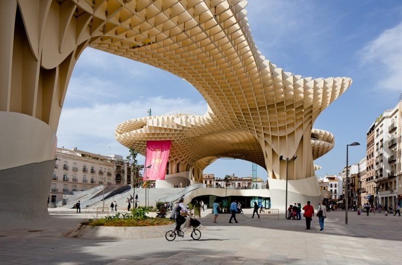 structures offers an archaeological museum, a farmers market, an elevated plaza, multiple bars and restaurants underneath and inside the parasols, as well as a panorama terrace on the very top of the