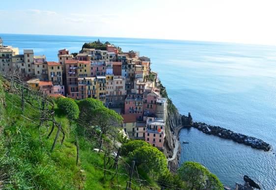 Monday June 15 DAY 2 Cinque Terre Tour with a lovely wine tasting among terraced vineyards After breakfast you ll meet your private guide and transfer by train to Cinque