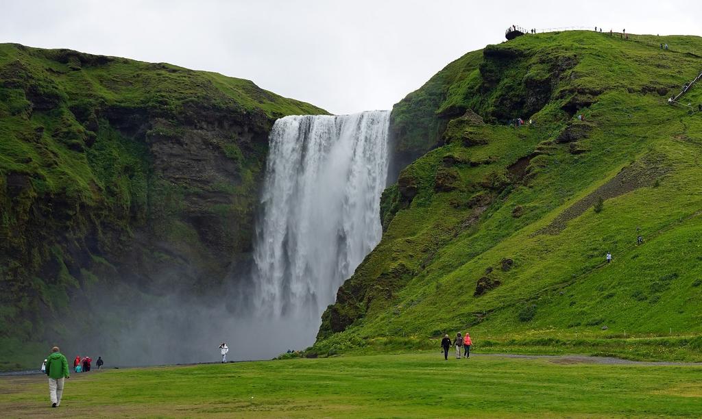 Iceland Inspired Noember 2-9, 2018 Inites You To Discoer $4,299 pp dbl $5,149 single Iceland. The place to be. This 8-day adenture dies into Iceland s highlights from a local s perspectie.