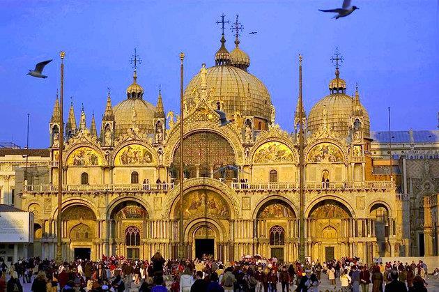 Day 12: Sun 07 Oct 2018 VENICE SIGHTSEEING A private launch ferries you past canals lined with ornate palaces to St. Mark s Square. See the Basilica, the Doges Palace and Bridge of Sighs.