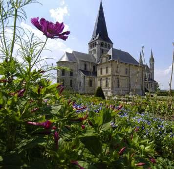 Trips Throughout the year the Rouen Normandy Tourism and Congress as well as the "French Towns of Art and History" network offer open-air trips and guided tours, allowing you to explore the Seine