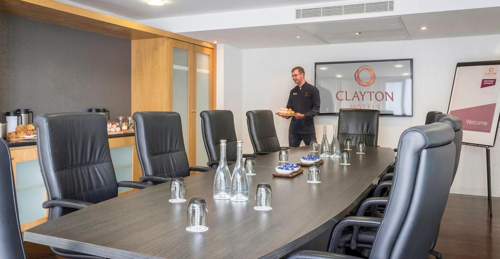 MEETINGS MADE SIMPLE Fáilte chuig Ostán an Clayton Gaillimh. Welcome to Clayton Hotel Galway.