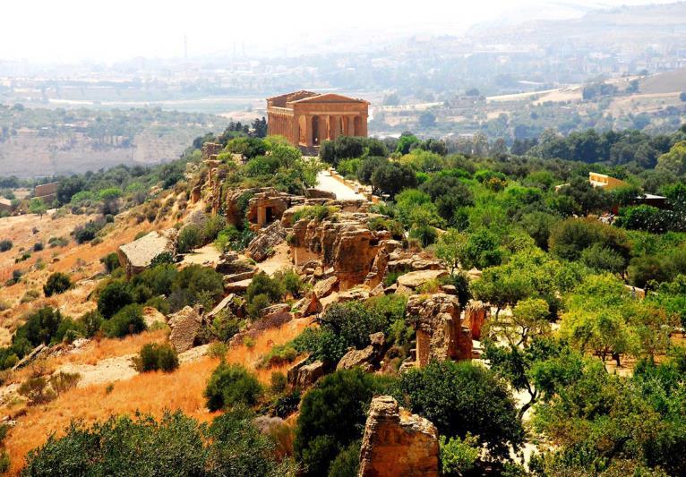 FULL DAY TOUR AGRIGENTO & PIAZZA ARMERINA (9 h) REGULAR GROUP TOUR - Min. 4 Pax Meet the guide and the rest of the group at the meeting point.