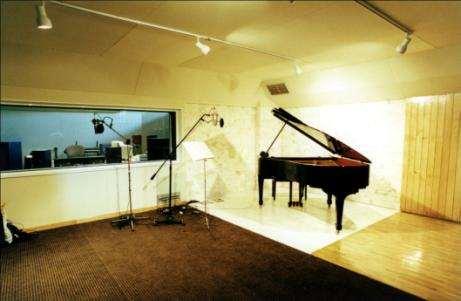 Includes an A-size Steinway studio piano, ddrums, series of microphones (Neumann, Schoeps, AKG), MIDIsystem (Kurtzweil Roland),
