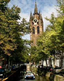 You can taste and feel the history and discover the stories of Delft Blue, William of Orange, Johannes Vermeer and world famous contemporaries as painter Pieter de Hooch, scientist Anthony van