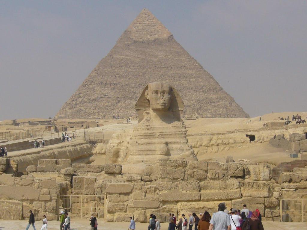 Great Sphinx c. 2500 B.C.E, Giza Egypt CONTEXT : Why did they build it? Because the sphinx seems to protect the pyramids behind it.