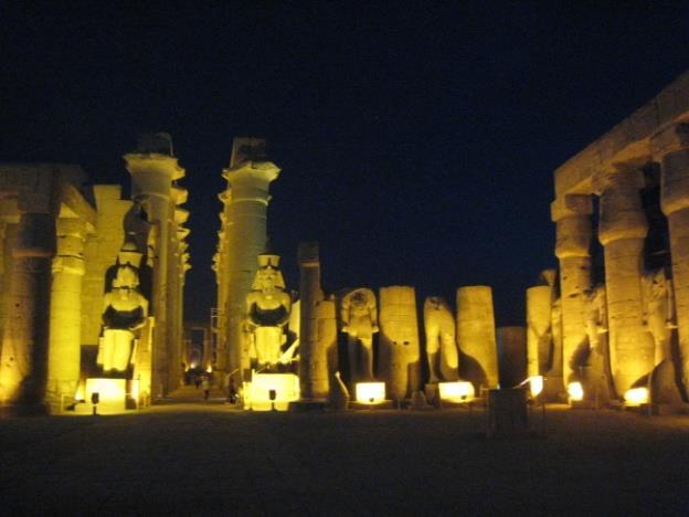 Chris Dunn s ground breaking study of the almost perfectly crafted- with uncompromising precision, head of Ramses II, found at the entrance of Luxor Temple, displays an amazing symmetry of features