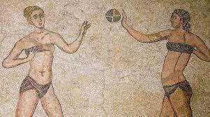 На основу археолошких ископавања пронађен је мозаик на чијој слици је дат приказ жена које се баве спортским активностима и на којој се може уочити како се играју лоптом (сл. 4). Сл.