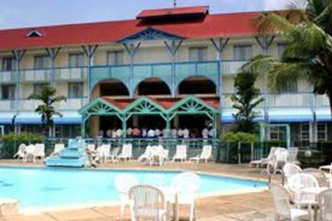 com Located at the riverside, this hotel offers a modern design with a creole inspiration, en business