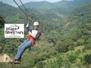 Canopy Tour It is a family eco-tourism initiative that combines the thrill of jumping between platforms located on the ground and in the trees, through ravines and canyons.