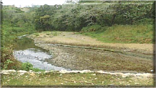 6km from Sigatoka Town, which traverses Tuwalu Creek, a tributary of the Sigatoka River.