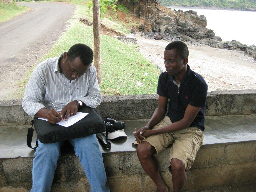 3.1.2. Individual interviews Figure 6: The DLIST team conducting interviews in Hoani Socio-economic research was conducted with people in the fishing communities (see Figure 6).