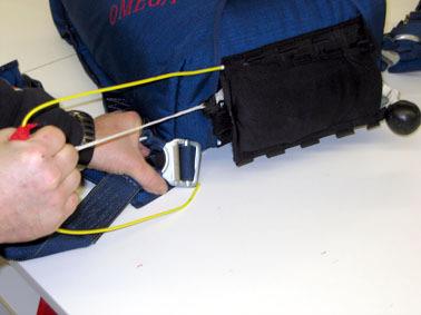 The yellow cables release the pouch from right to left.