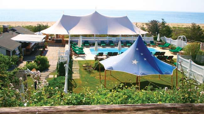 32 x 70 The 32 x 70 tent can accommodate 96 seated guests at 5-foot round tables of eight guests, or up to 200 guests for non-seated events.