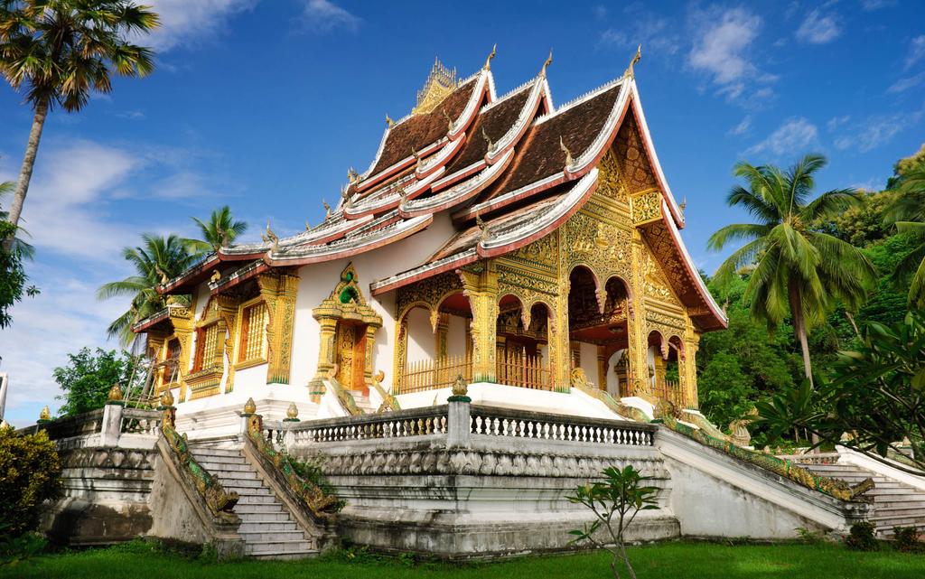 Luang Prabang POST TOUR EXTENSION TO LAOS (including intl. air) Saturday Jan 27, 2018 Siem Reap / Vientiane (B) Transfer to the airport for the flight to Pakse and connecting flight to Vientiane.