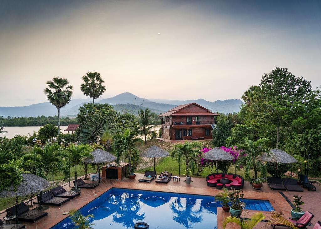 Where to stay In Kep & Kampot Le Flamboyant 3*+ - Located on the main road to Kep -