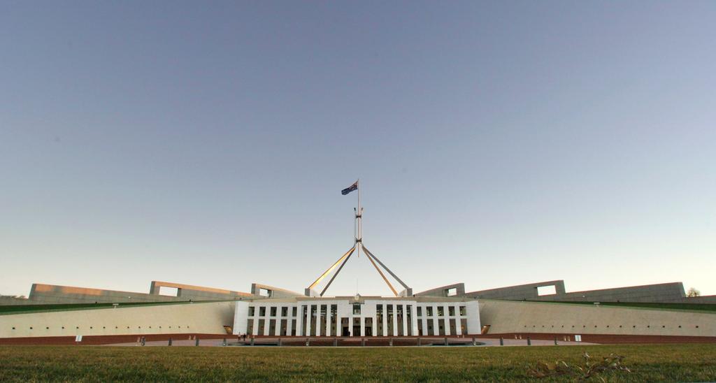 au/visit_parliament/about_the_building/history _of_parliament_house http://www.canberraoutletcentre.com.au/ https://www.questacon.