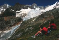 TRIP NAME: TRIP CODE: TRIP DURATION: MONT BLANC GUIDED WALK MBG 7 DAYS GRADE: MODERATE TO CHALLENGING 4 ACTIVITY: GUIDED WALKING ACCOMMODATION: 6 NIGHTS IN MOUNTAIN REFUGES / GÎTE HOSTELS DATE