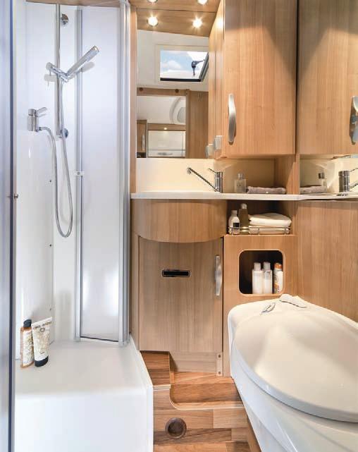 Besides the classic design of the generous en-suite bathrooms on the T 594 and T 678, the en-suite bathroom on the T 598 surprises with a rear shower in the