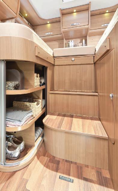Surprising storage Outer beauty and inner values both are true on the HYMER Tramp Premium 50. Here you can elegantly stow away an astounding amount of luggage, clothing and utensils.