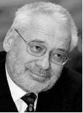 prof. dr. Erhard Busek Dr. Erhard Busek was born in Vienna, Austria, on March 25, 1941. He received his law degree from the University of Vienna in 1963.