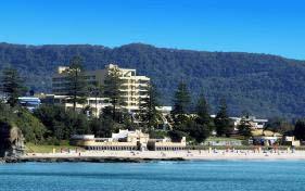 Accommodation Over 1,800 accommodation rooms close by Number of Rooms Distance to University of Wollongong (kms) AAA Star Property Rating Best Western Wollongong 4.