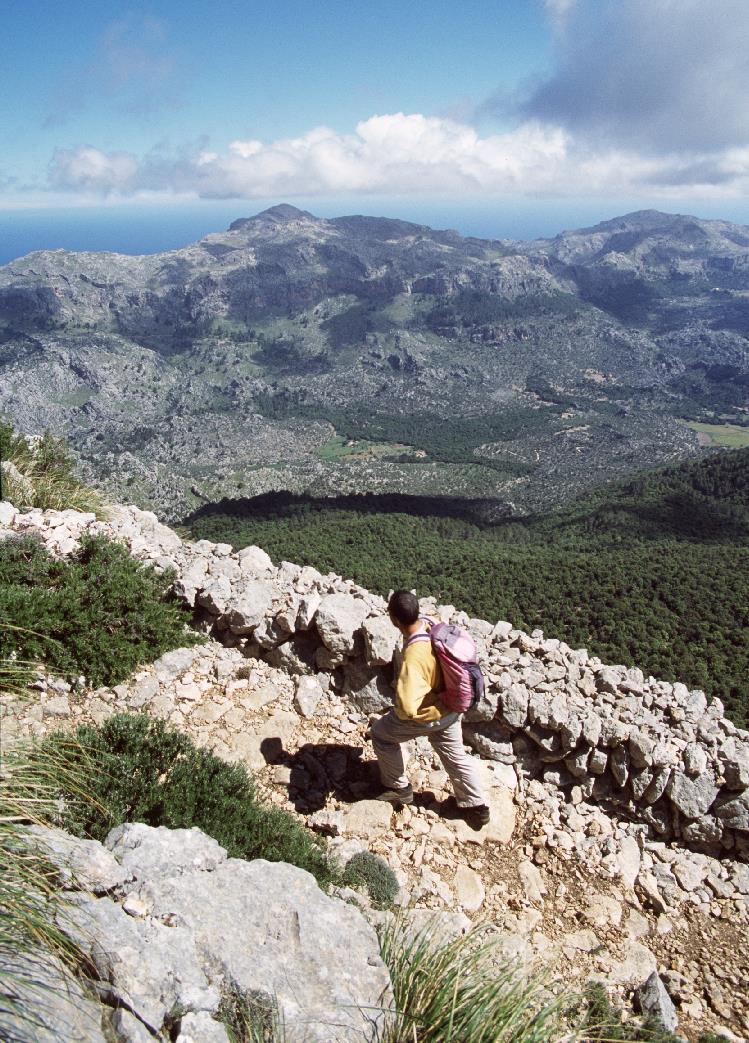 CULTURAL ROUTES IN MALLORCA The Cultural Routes are planed to discover the rural areas of Mallorca by walking Designed to offer an individual