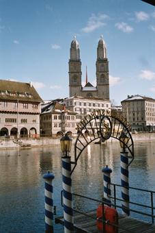 Situated on a lake, Zürich is Switzerland s largest city and a key financial, cultural and entertainment centre.