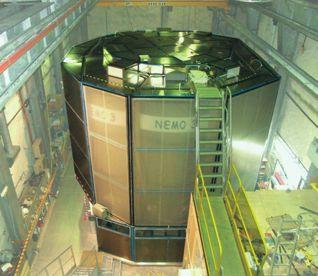 Experiments in underground laboratories - ν Neutrinos Atmospheric neutrinos Solar neutrinos