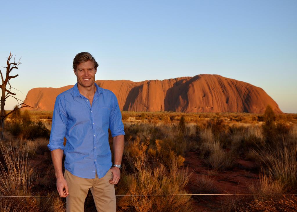 TRAVEL WITH CHRIS BROWN ULURU IN A WEEKEND Most Aussies plan to see Uluru once in their lifetime, but often see the trip as very involved a long 4WD car trip or a series of expensive flights.