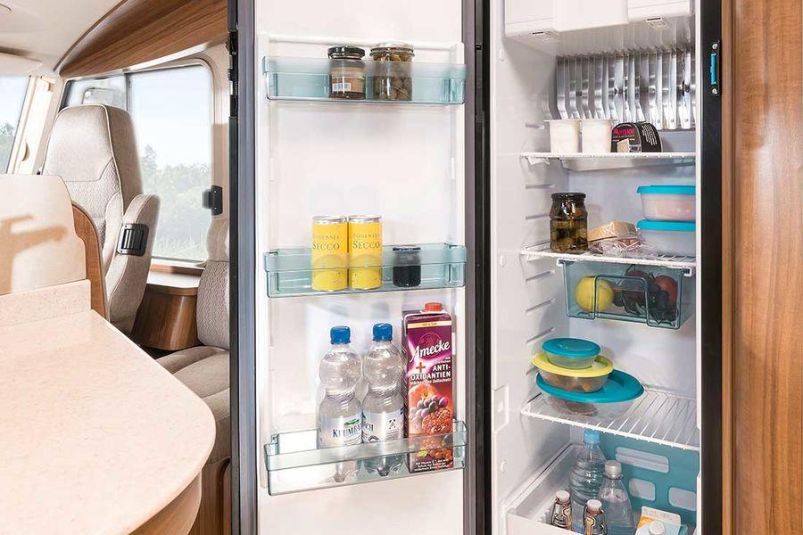Standard refrigerator The spacious Smart-Tower refrigerator has a capacity of 142 litres plus a 15-litre freezer