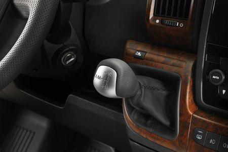 The gears can be changed either manually, by tapping the gear stick, or fully automatically with optimised function