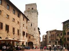 Italian Highlights Tour Rome, Florence and Venice 5 Day 7 Pisa, Siena, San Gimignano, continued Siena was one of the major centres of Europe in the 13th and 14th centuries and flourished as a result