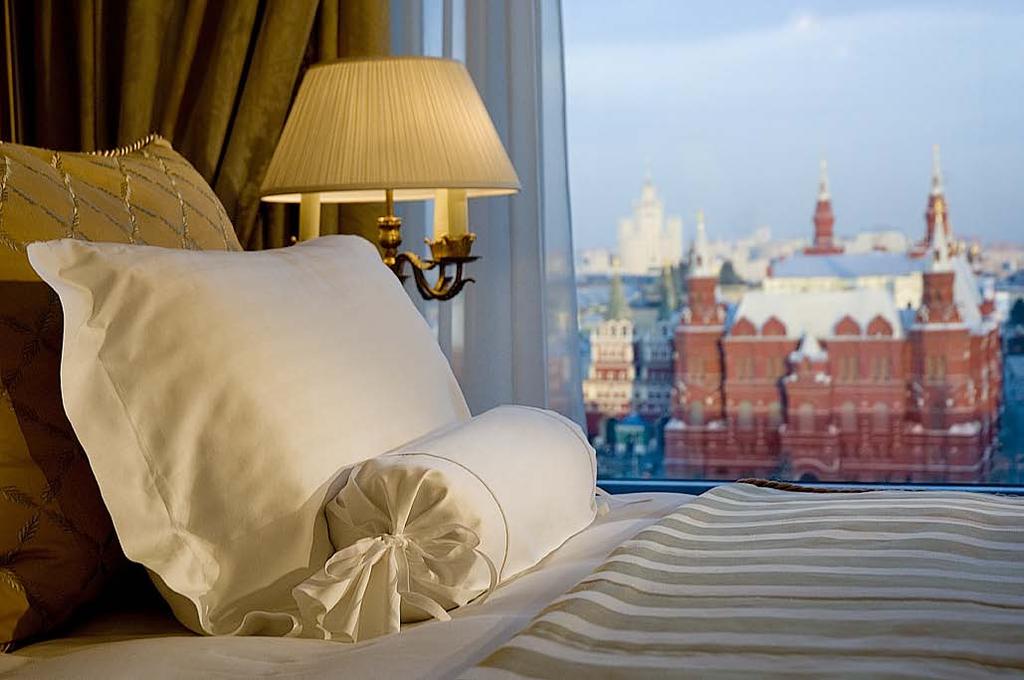 15 The luxury hotels and markets of Russia s two capitals MOSCOW & ST. PETERSBURG OVERVIEW Moscow is the largest economic, political, and scientific centre of Russia.