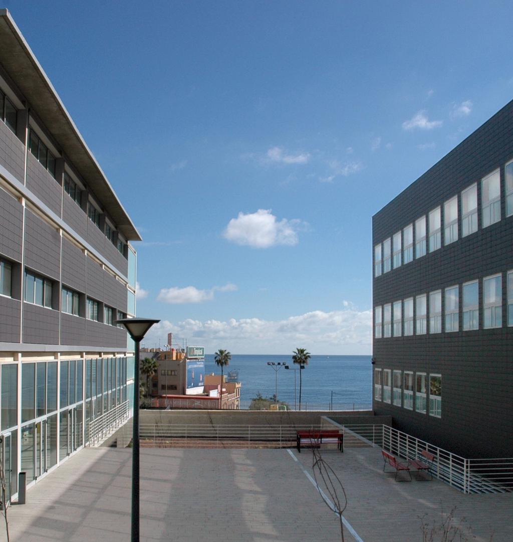 UNIVERSITY OF LAS PALMAS DE GRAN CANARIA Universidad de Las Palmas de Gran Canaria The ULPGC, established in 1989, has more than 25,000 students and 1,500 lecturers.