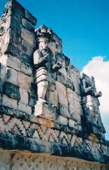 Cuvari hrama, Kabah, Yucatan, Meksiko U centru nekadasnjeg Kabah-a se nalazila Kapija sa tipicnim lukom Maja.