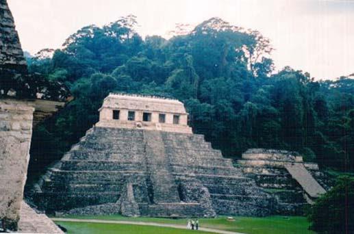 Hram natpisa, Palenque, Chiapas, Meksiko Sve do ovog momenta, nijedna piramida u Meksiku nije pruzila dokaz da je koristena kao grobnica. Palenque je postao izuzetak.