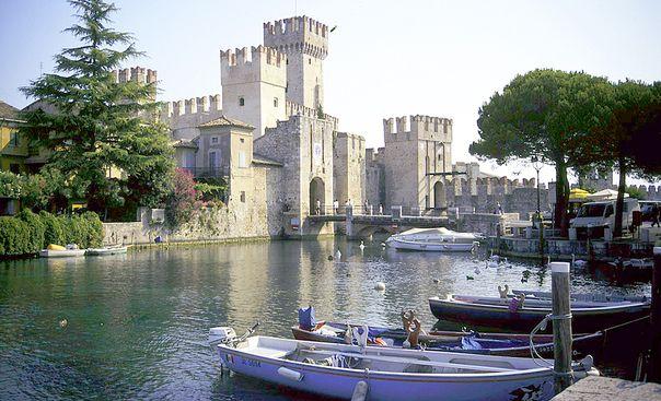 Lake Garda radial-tour based in a 3 stars Hotel TOUR DESCRIPTION From Lake Garda to Trento, Verona, Mantua and Brescia Culture, wine and Lakes!
