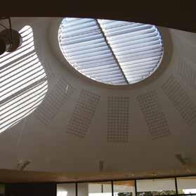Structural sun protection and screens prevent overheating. They stop the sun s rays before they come into contact with glazed surfaces. Undesired heat and blinding light do not enter the building.