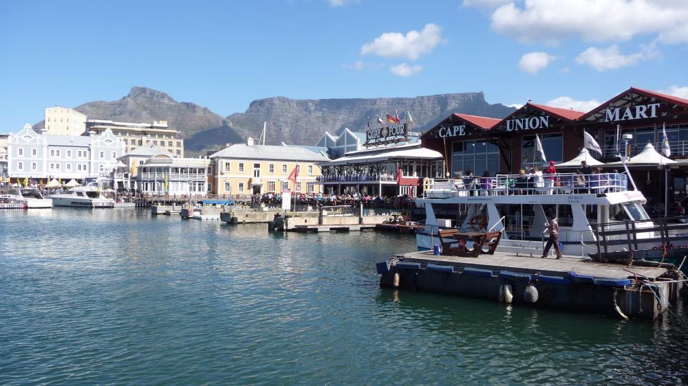 Included Excursion: Langa Tour & Lunch Overnight:Students Hosted, Staf f Hotel, Bed & Breakf ast Wednesday 24 July T his morning enjoy some local sightseeing before returning to your hosts to play