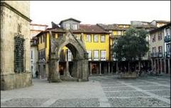 Braganza Palace) and Praça da Oliveira (Olive Tree Square), a UNESCO World Heritage site, part of a labyrinth of beautiful streets