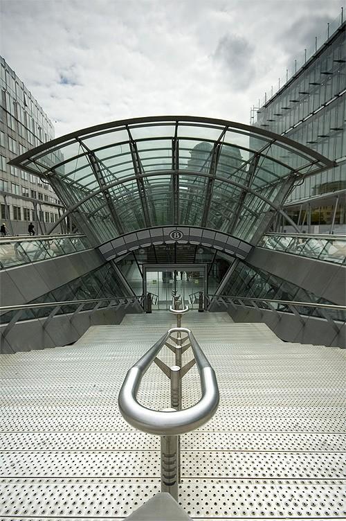 consortium responsible for the Parliament, Atelier Espace Léopold, were responsible for the station's redesign The historic entrance to the old station now forms a