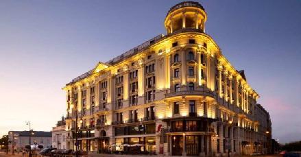 Sheraton Warsaw Hotel is just a 10-minute walk from the Royal Baths Park.