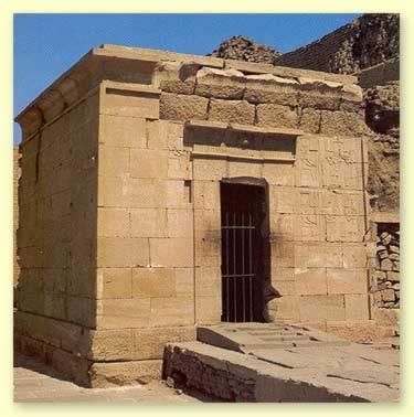 elsewhere, the birth house is situated right of, and at a right angle to the main temple. It sits very near the gate of Ptolemy XII "Auletes", the "flute player".