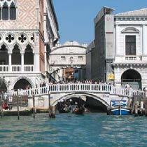 The Scalzi Bridge, together with the Rialto Bridge, the Accademia Bridge and the new bridge Calatrava is one of the four bridges that now cross the Grand Canal in Venice.