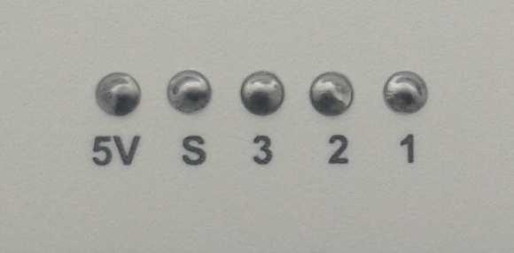 Page 8 of 14 2.4 Status uređaja Slijedeća slika prikazuje svjetleće diode na DC4000 uređaju.