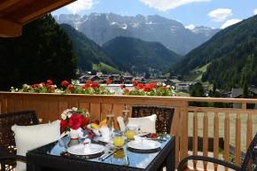 canapes and introduction to the chalet Daily continental breakfast with cooked dishes of your choice In-house