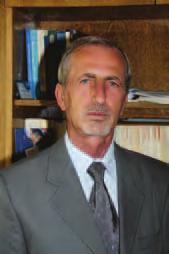 ЛИСТА НА АКАДЕМСКИ КАДАР LIST OF THE ACADEMIC STAFF Научна преокупација деловна анализа инвестициски менаџмент. Роден е во 1953 г., во Прилеп, Република Македонија.