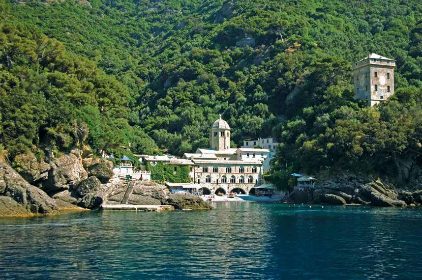italiano: un oasi di bellezza inserita in uno scenario unico al mondo, tra la terra del monte di Portofino e il mare azzurro della Liguria di Levante.
