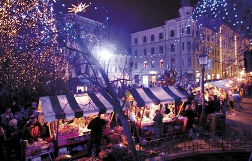CHRISTMAS MARKETS IN LJUBLJANA The official Ljubljana Christmas markets are located alongside the Ljubljanica